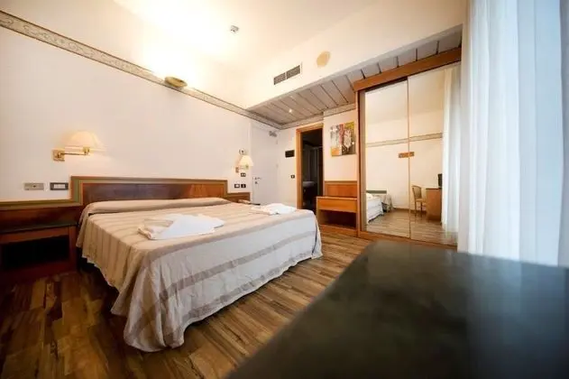 Tek Büyük veya İki Ayrı Yataklı Oda