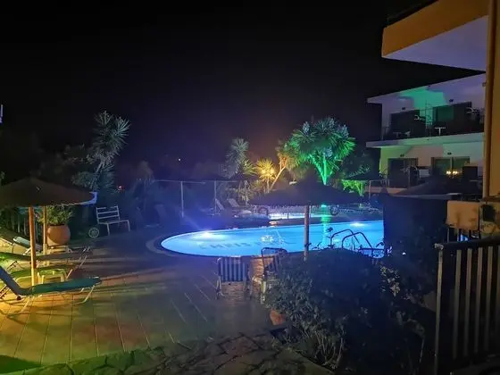 Deluxe Tek Büyük veya İki Ayrı Yataklı Oda