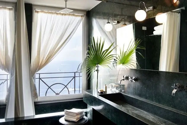DELUXE CORNER SEA VIEW