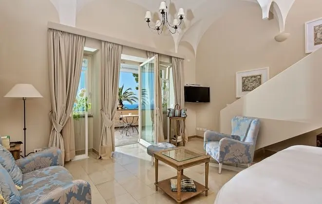 SUITE SEA VIEW WITH POOL