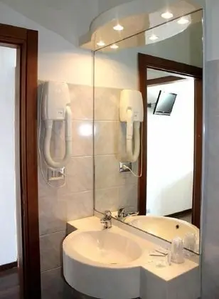 Üç Kişilik Oda, Deniz Manzaralı