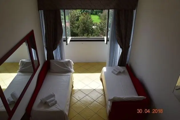 Tek Büyük veya İki Ayrı Yataklı Oda