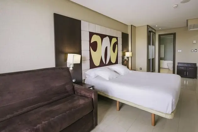 Tek Büyük Yataklı Oda (with sofa bed- 3 adults)