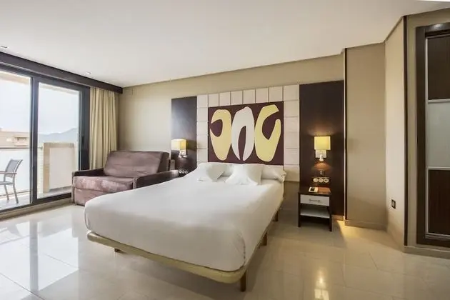 Tek Büyük Yataklı Oda (with sofa bed- 3 adults)
