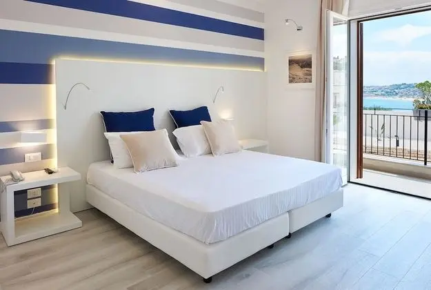 Tek Büyük veya İki Ayrı Yataklı Oda, Balkon, Deniz Manzaralı