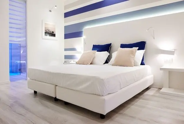 Tek Büyük veya İki Ayrı Yataklı Oda, Deniz Manzaralı