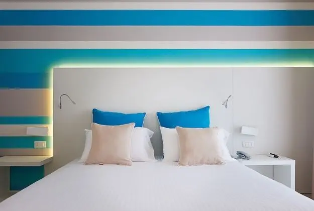 Tek Büyük veya İki Ayrı Yataklı Oda, Deniz Manzaralı