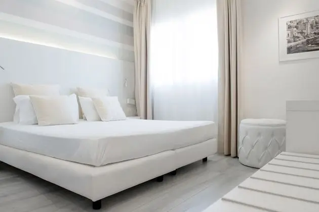 Tek Büyük veya İki Ayrı Yataklı Oda, Deniz Manzaralı