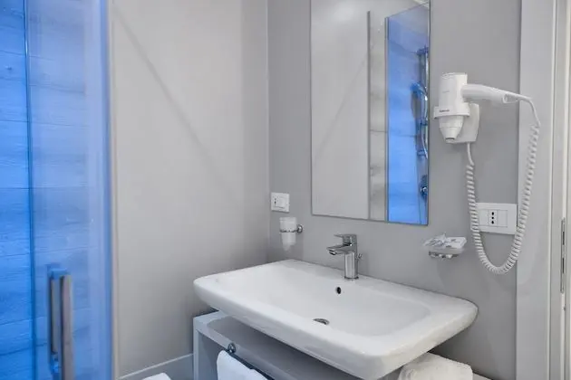 Üç Kişilik Oda, 1 Yatak Odası