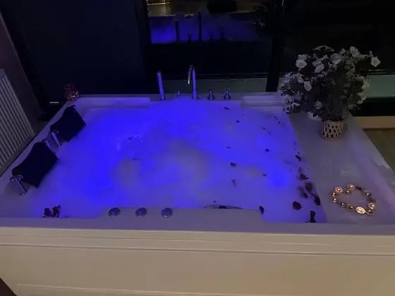 King Suite Jakuzili Oda