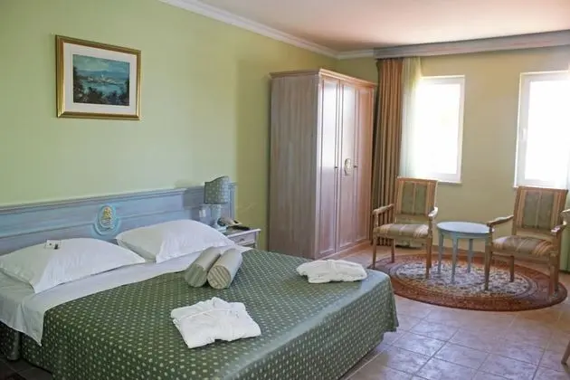 Comfort room with balcony