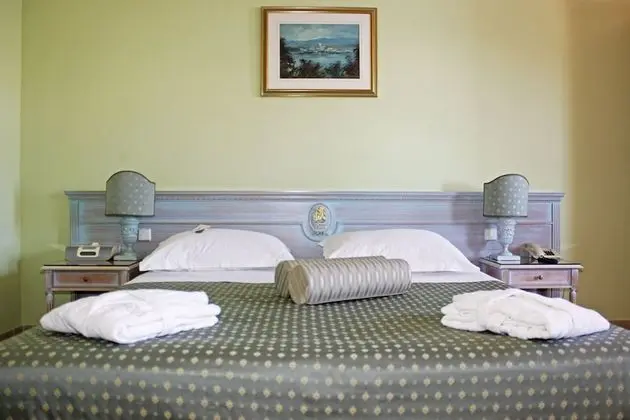 Comfort room with balcony