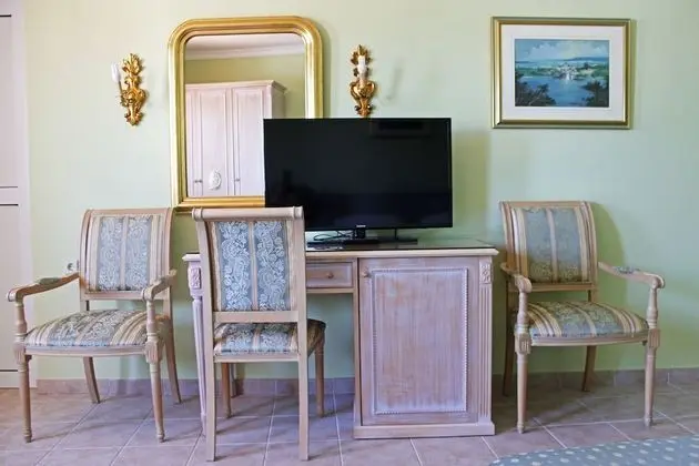 Comfort room with balcony