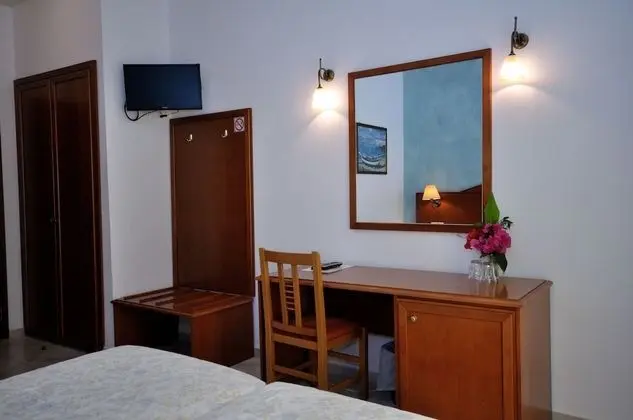 Tek Büyük veya İki Ayrı Yataklı Oda, 1 Yatak Odası, Sigara İçilmez, Bahçe Manzaralı