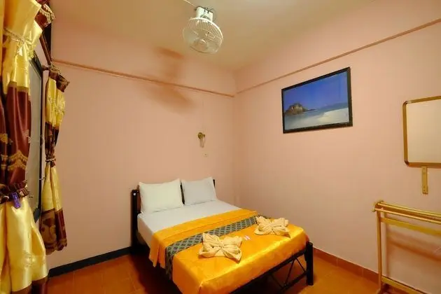 Double Room shared bathroom fan no balcony (302)