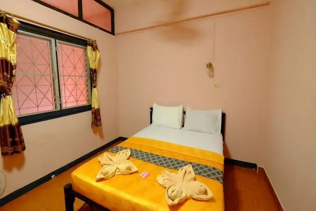 Double Room shared bathroom fan no balcony (302)