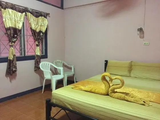 Double Room shared bathroom fan no balcony (302)