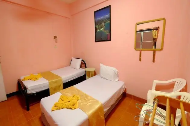 Twin Room, shared bathroom fan no balcony (202)