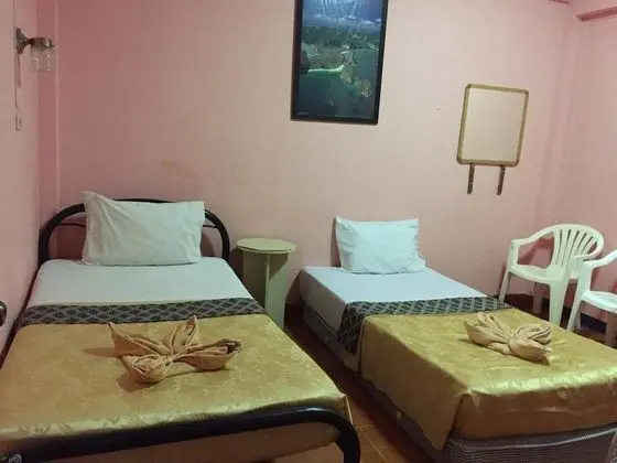 Twin Room, shared bathroom fan no balcony (202)