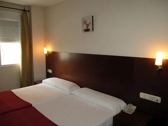 Üç Kişilik Oda