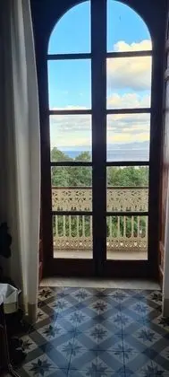 Üç Kişilik Oda, Deniz Manzaralı
