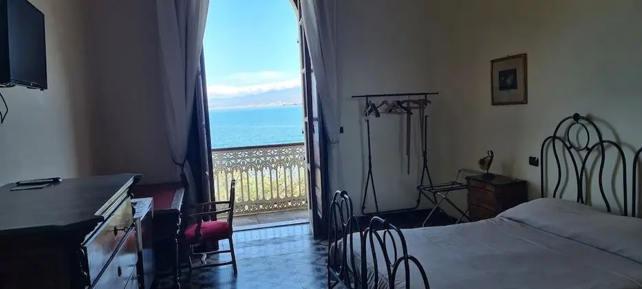 Üç Kişilik Oda, Deniz Manzaralı