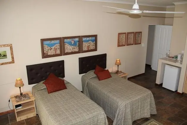 Triple Single Bed Room (3)