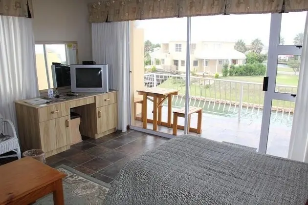 Triple Single Bed Room (3)