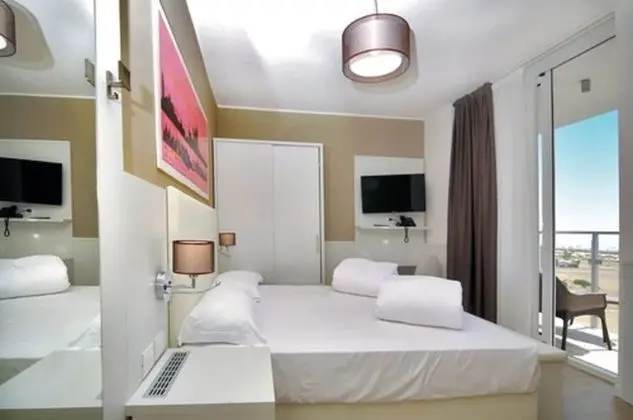 Tek Büyük Yataklı Oda, 1 Büyük (Queen) Boy Yatak, Kısmi Deniz Manzaralı