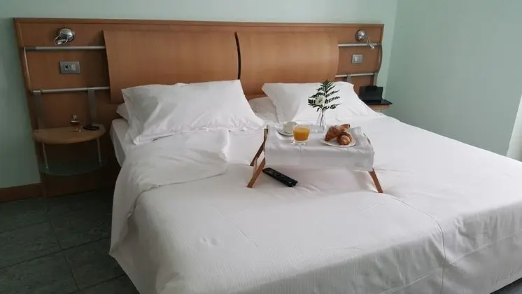 Büyük Yataklı Tek Kişilik Oda