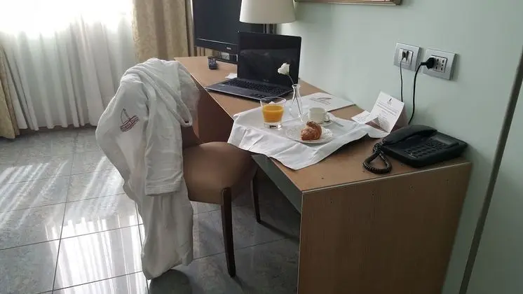 Büyük Yataklı Tek Kişilik Oda