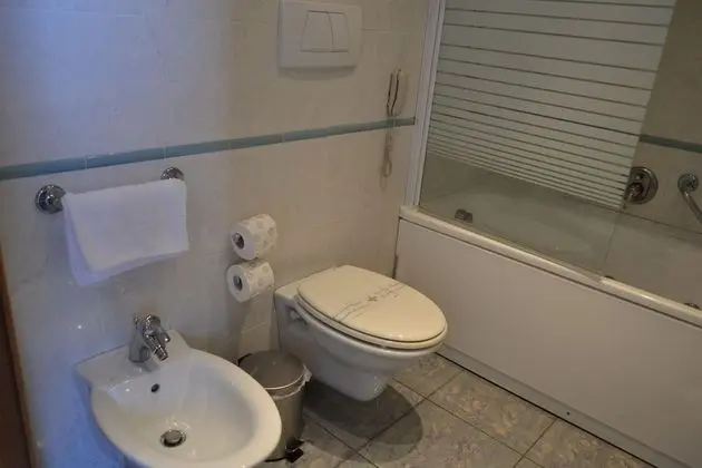 Standard Tek Büyük veya İki Ayrı Yataklı Oda, 1 Çift Kişilik veya 2 Tek Kişilik Yatak, Küvet