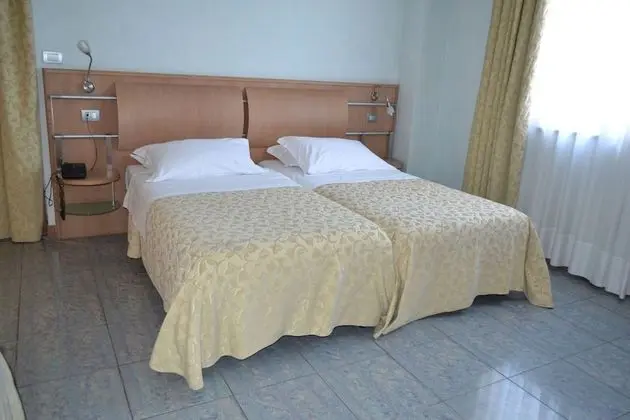 Tek Büyük veya İki Ayrı Yataklı Oda, Deniz Manzaralı