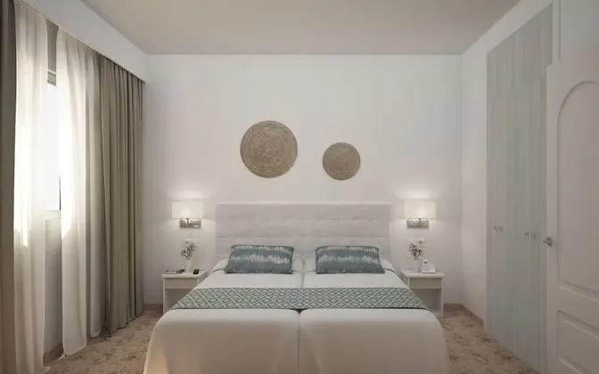 Tek Büyük veya İki Ayrı Yataklı Oda (2 adults)