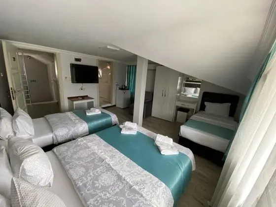 Çatı Katı Standart Oda, Deniz ve Şehir Manzaralı, Balkonlu