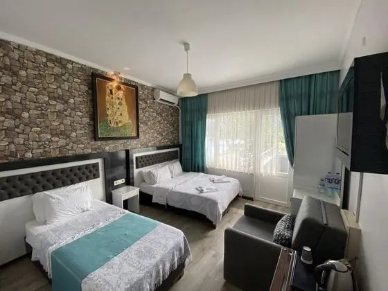 Standart Oda, Deniz ve Şehir Manzaralı, Balkonlu