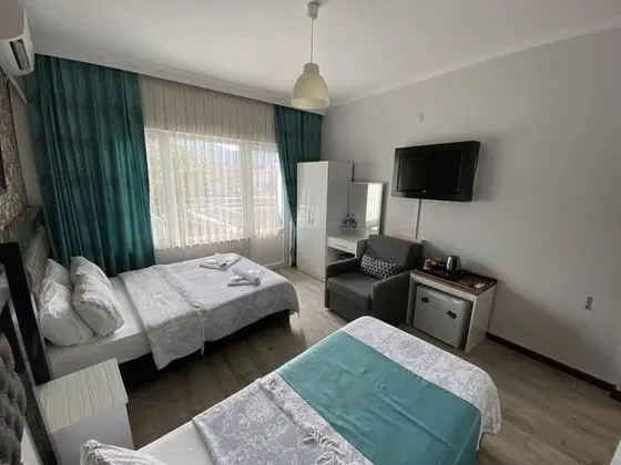 Standart Oda, Deniz ve Şehir Manzaralı, Balkonlu