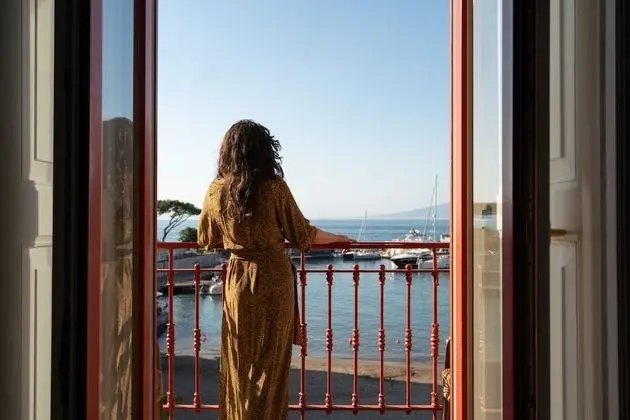 Deluxe Tek Büyük Yataklı Oda, Balkon, Deniz Manzaralı