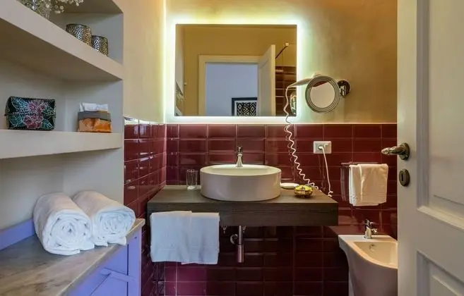 Superior Tek Büyük Yataklı Oda, Kısmi Deniz Manzaralı