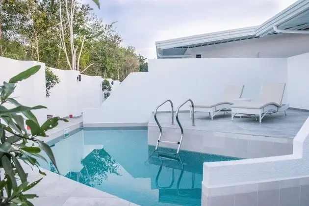 Villa, Bahçe Manzaralı, Havuz Kenarı