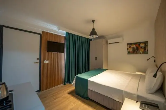 Standart Oda, Deniz veya Bahçe Manzaralı, Balkonlu