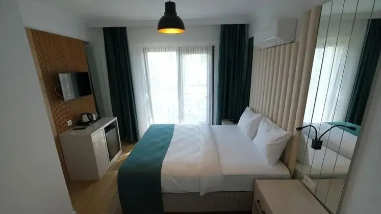 Standart Oda, Deniz veya Bahçe Manzaralı, Balkonlu