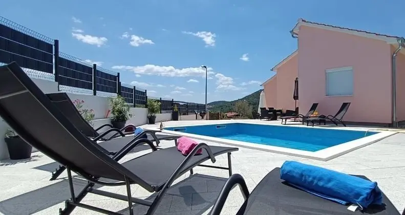 Ev (Marina - quiet & spacious - H(6))