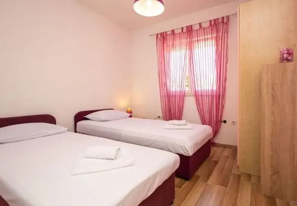 Ev (Marina - quiet & spacious - H(6))