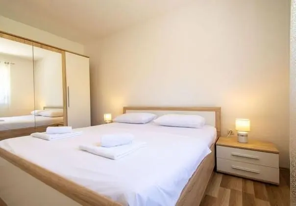Ev (Marina - quiet & spacious - H(6))