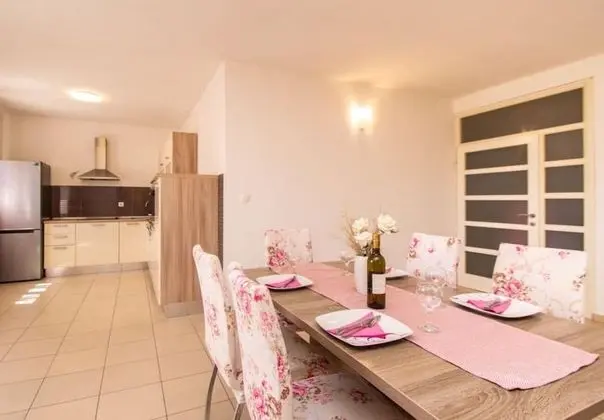 Ev (Marina - quiet & spacious - H(6))