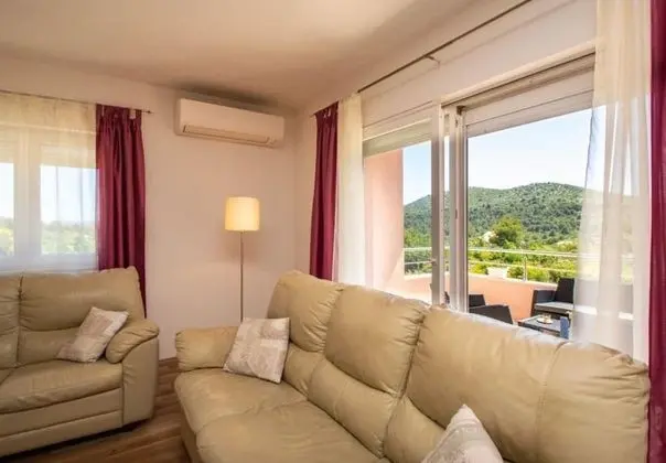 Ev (Marina - quiet & spacious - H(6))