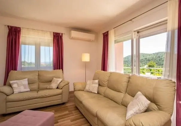 Ev (Marina - quiet & spacious - H(6))