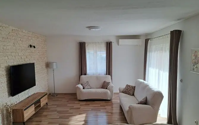 Ev (Marina - quiet & spacious - H(6))