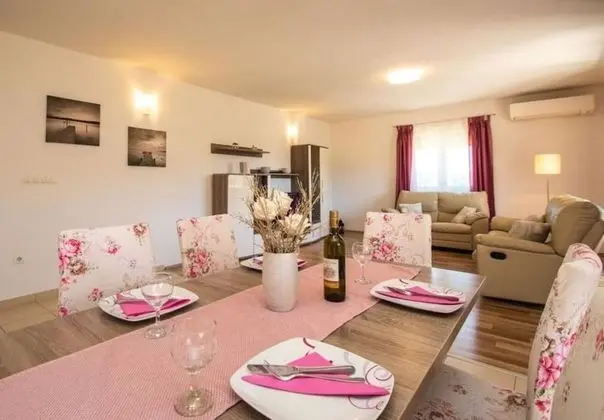Ev (Marina - quiet & spacious - H(6))